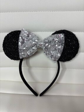 Sequin Minnie Mouse Ear Headband - Black & Silver Bow
